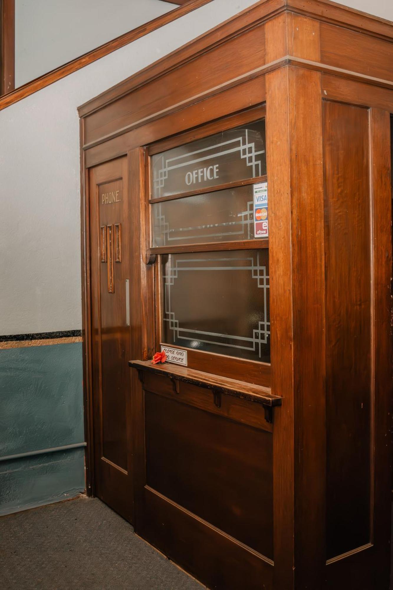 La Cochon Rose Motel Saint Arnaud エクステリア 写真